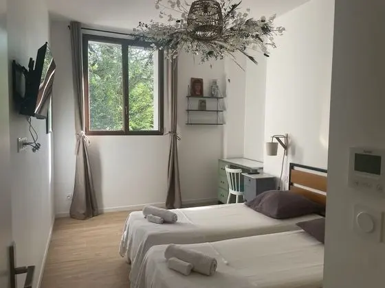 Kır Evi, Özel Banyo, Avlu Manzaralı (Canigou)