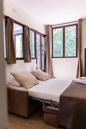 Kır Evi, Özel Banyo, Avlu Manzaralı (Canigou)