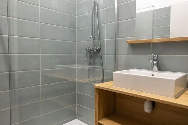 Kır Evi, Özel Banyo, Avlu Manzaralı (Canigou)