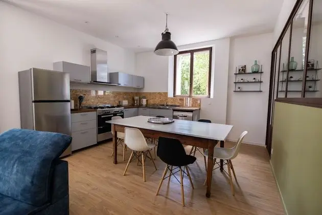 Kır Evi, Özel Banyo, Avlu Manzaralı (Canigou)