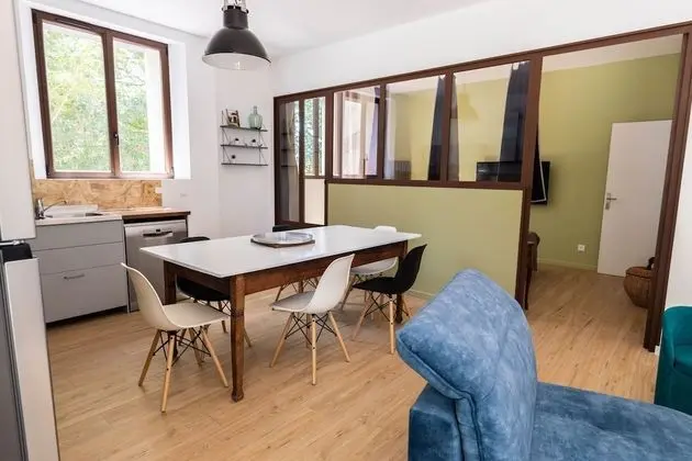 Kır Evi, Özel Banyo, Avlu Manzaralı (Canigou)