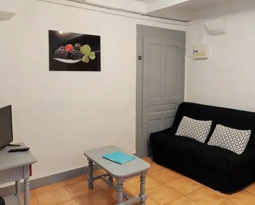 Kır Evi, Birden Çok Yatak, Sigara İçilmez (Les Gentianes)