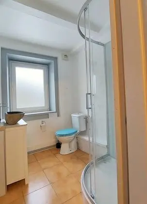 Kır Evi, Birden Çok Yatak, Sigara İçilmez (Les Gentianes)