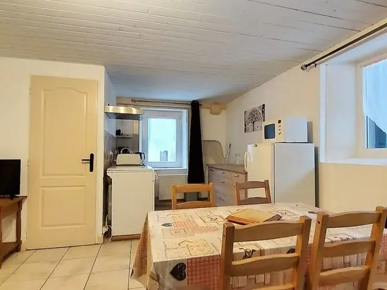 Kır Evi, Birden Çok Yatak, Sigara İçilmez (Les Primevères)