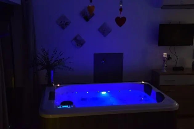 Romantic Kır Evi, Sıcak Su Havuzu (L'Étoile Spa)