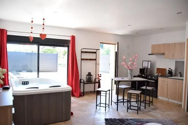 Romantic Kır Evi, Sıcak Su Havuzu (L'Étoile Spa)