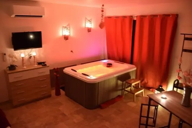 Romantic Kır Evi, Sıcak Su Havuzu (L'Étoile Spa)