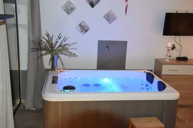 Romantic Kır Evi, Sıcak Su Havuzu (L'Étoile Spa)
