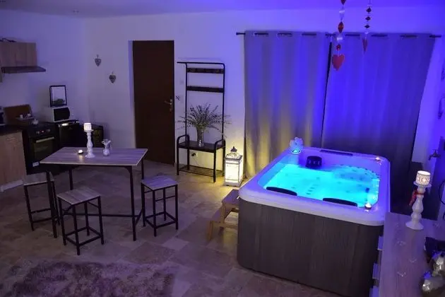 Romantic Kır Evi, Sıcak Su Havuzu (L'Étoile Spa)