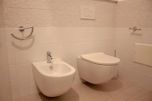 Üç Kişilik Oda (Sole)