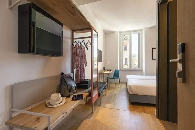 Superior Tek Büyük veya İki Ayrı Yataklı Oda