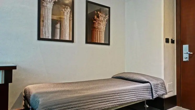 Üç Kişilik Oda