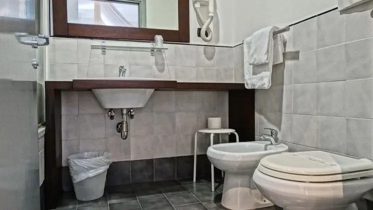 Üç Kişilik Oda