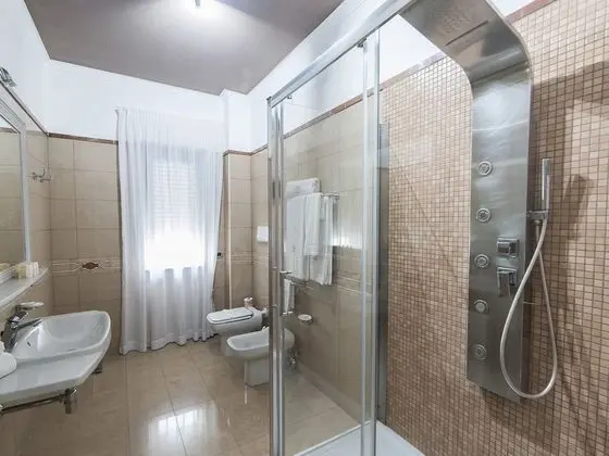 Superior Tek Büyük veya İki Ayrı Yataklı Oda