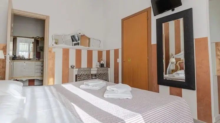 Tek Büyük Yataklı Oda, Banyolu/Duşlu