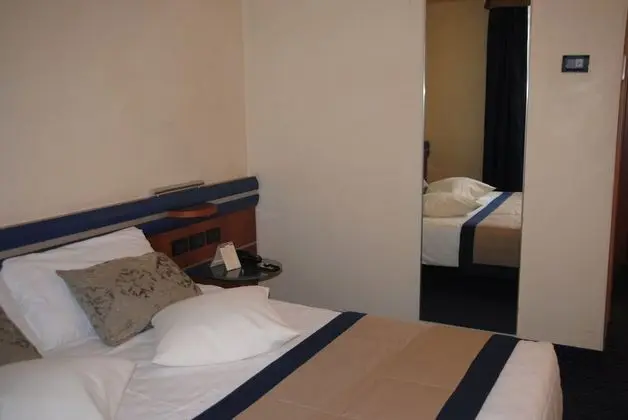 Standard Tek Büyük Yataklı Oda