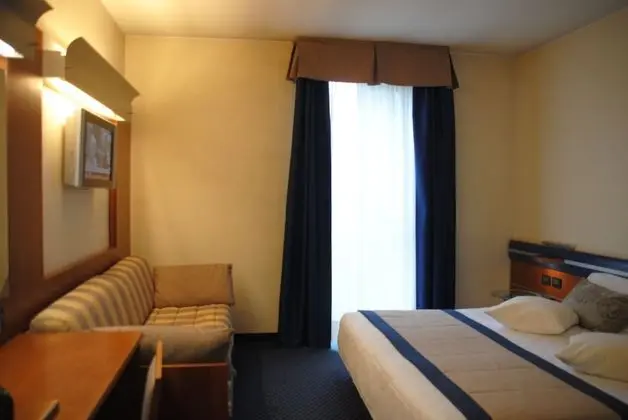 Standard Üç Kişilik Oda