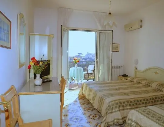 Standard Üç Kişilik Oda