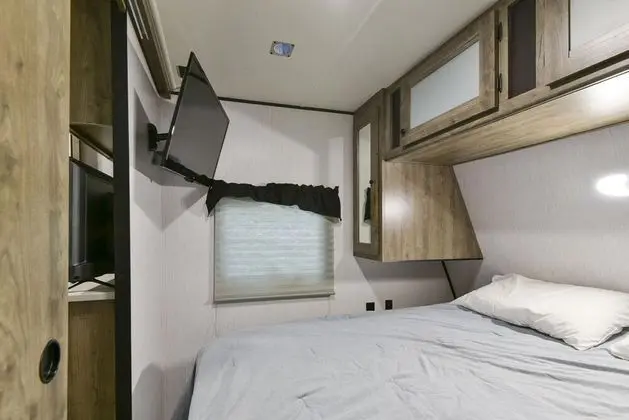 Karavan (Givens Glamper- 2021 Heartland W/thre)
