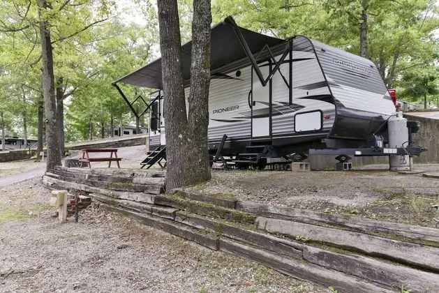 Karavan (Givens Glamper- 2021 Heartland W/thre)