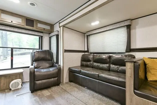 Karavan (Givens Glamper- 2021 Heartland W/thre)