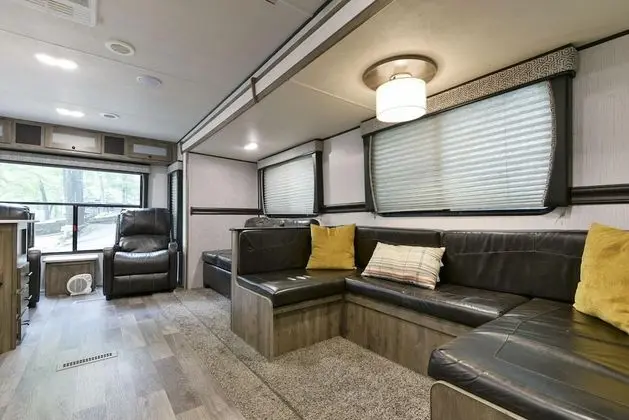 Karavan (Givens Glamper- 2021 Heartland W/thre)