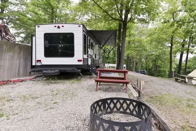 Karavan (Givens Glamper- 2021 Heartland W/thre)
