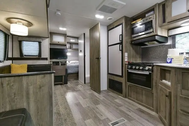 Karavan (Givens Glamper- 2021 Heartland W/thre)