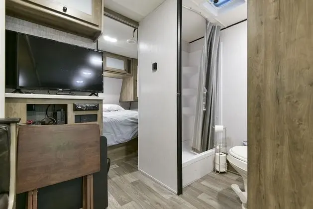 Karavan (Givens Glamper- 2021 Heartland W/thre)
