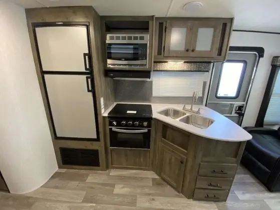 Karavan (Givens Glamper- 2021 Heartland W/thre)