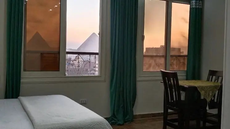 Twin Room, Pyramids View