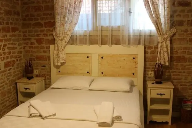 Standart Oda, Kara Manzaralı