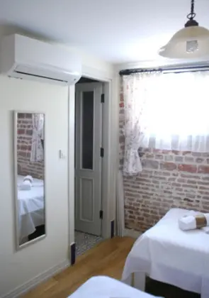Twin Room, Kara Manzaralı
