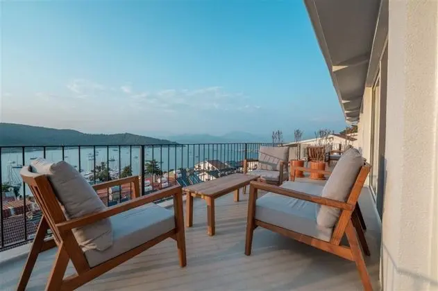 Superior Aile Odası, Deniz ve Dağ Manzaralı, Balkonlu
