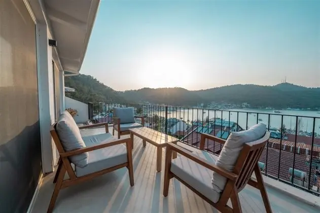 Superior Aile Odası, Deniz ve Dağ Manzaralı, Balkonlu