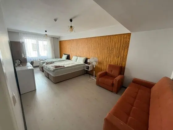 Aile Odası,Bahçe veya Sokak Manzaralı,1. Kat