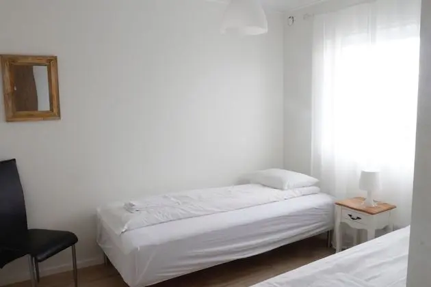 İki Ayrı Yataklı Oda, Ortak Banyo