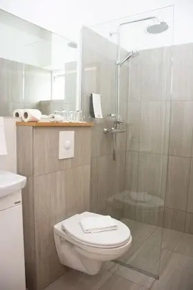 Üç Kişilik Oda, Özel Banyo