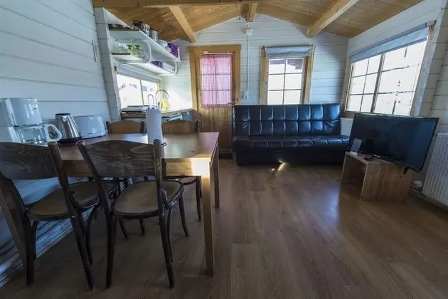 Kır Evi (Shared Shower)