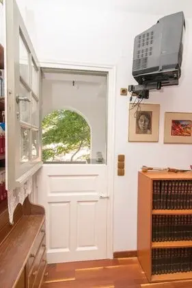 Ev