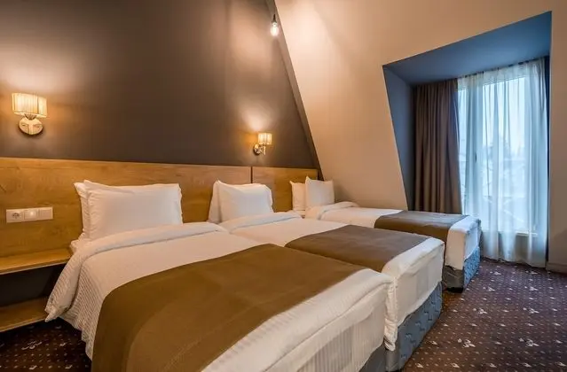 Deluxe Family Room