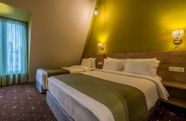 Deluxe Family Room