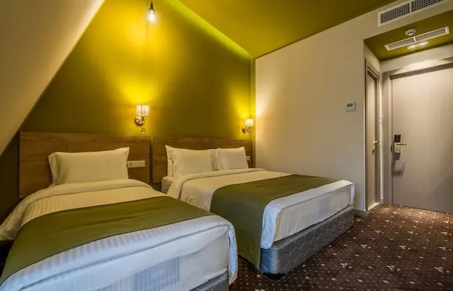 Deluxe Family Room