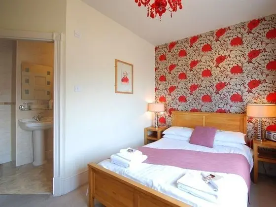 Luxury Tek Büyük Yataklı Oda, Banyolu/Duşlu, Kısmi Deniz Manzaralı (Sea & mountain view)