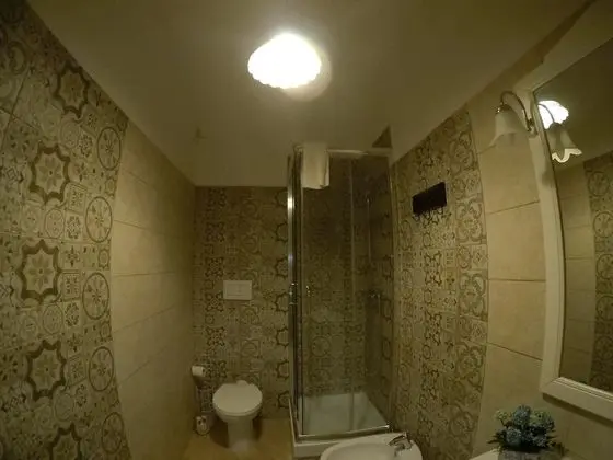 Tek Büyük Yataklı Oda, Havuz Manzaralı (102)