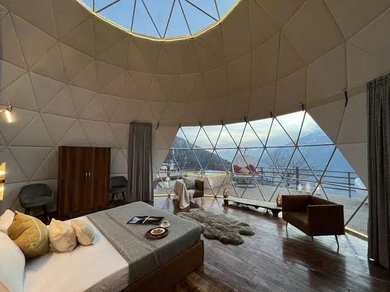 Luxury Oda