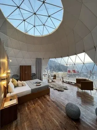 Luxury Oda