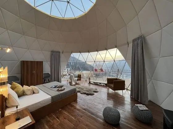 Luxury Oda