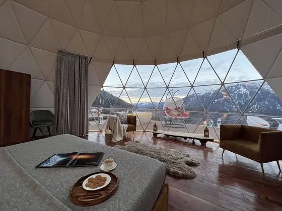 Luxury Oda