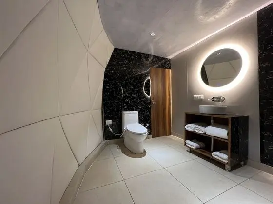 Luxury Oda